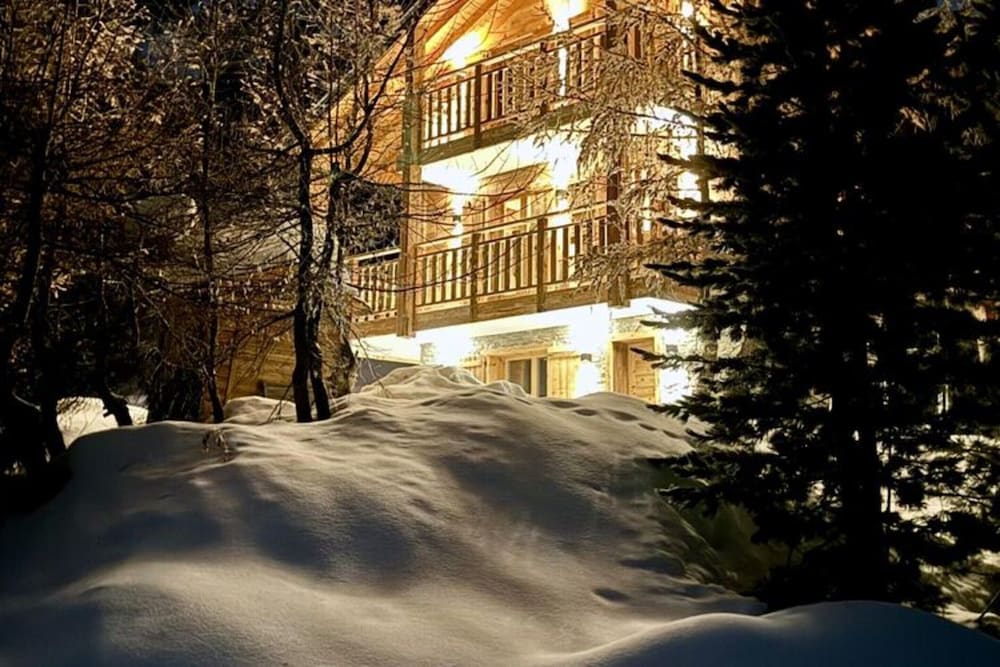 Chalet With Stunning View and Jacuzzi