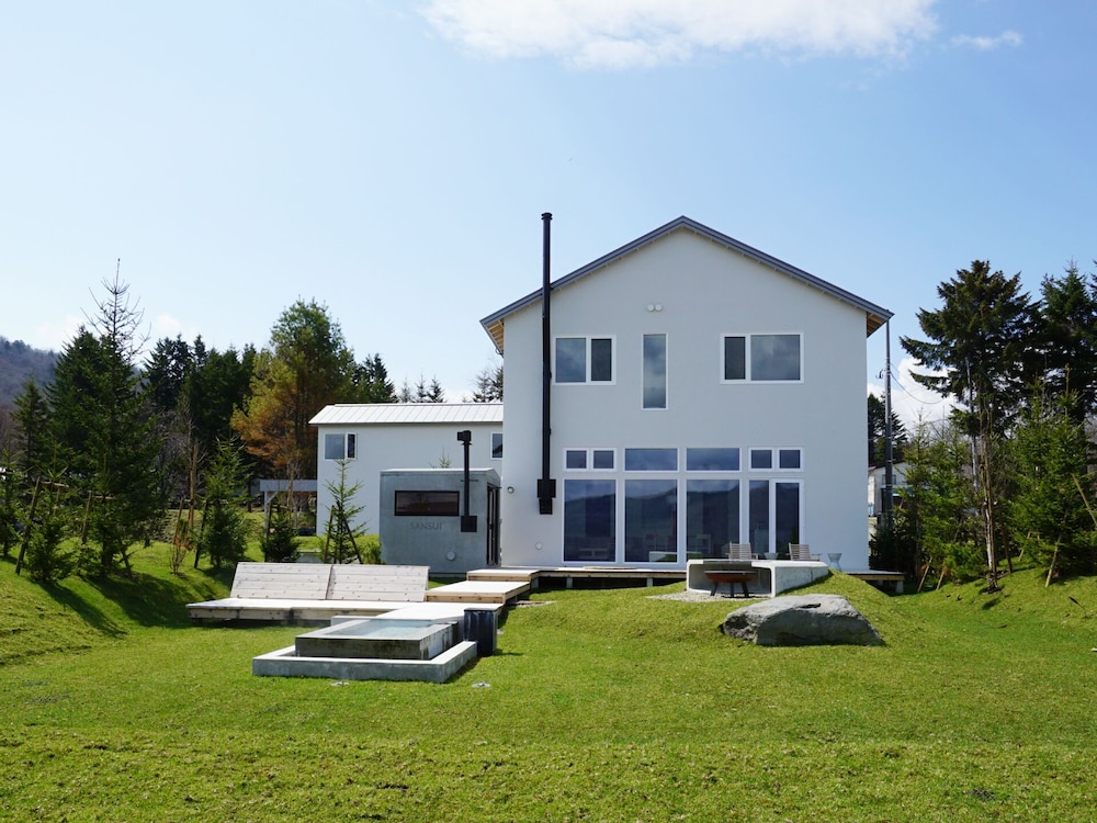 Sansui Lakeside Villa