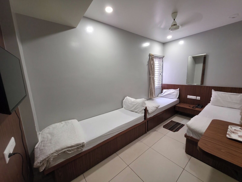 Shree Dham Palace