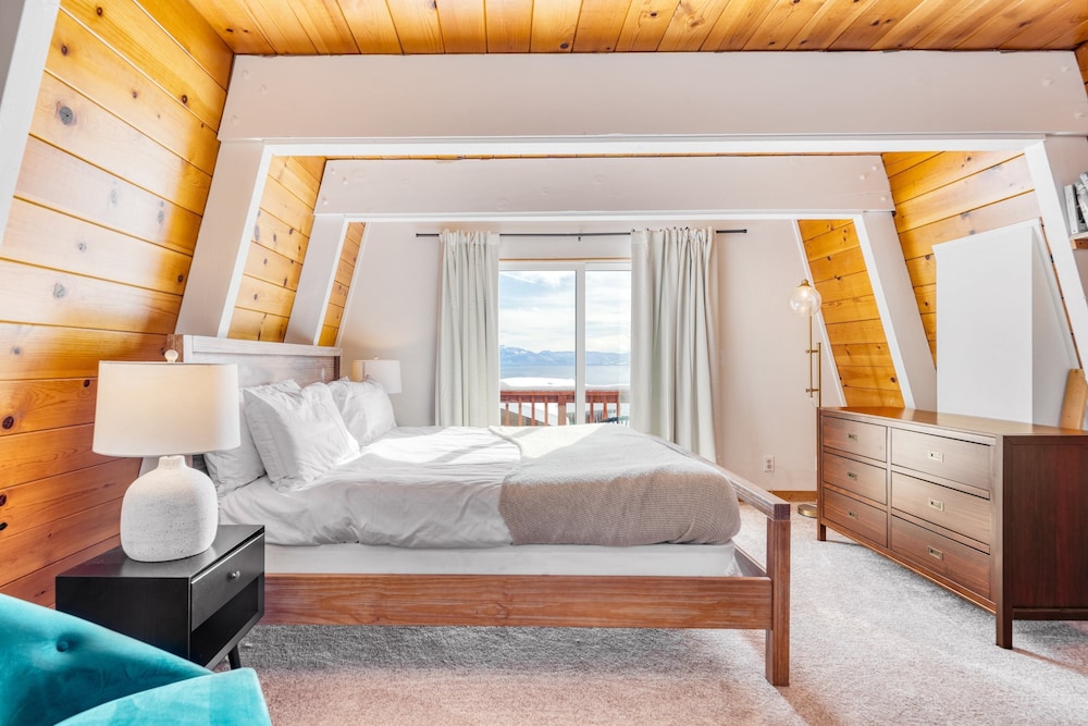 Chickadee by Avantstay Modern A-frame Cabin view 2