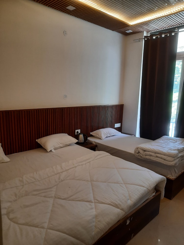 Hotel RRR
