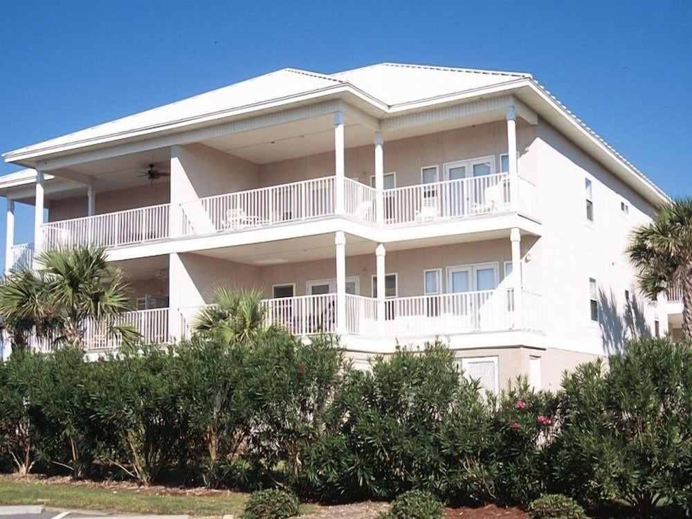 Pavilion Palms #103b