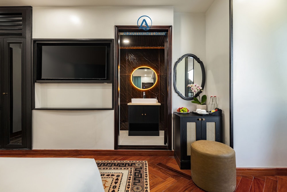 Aqua Luxury Cruise