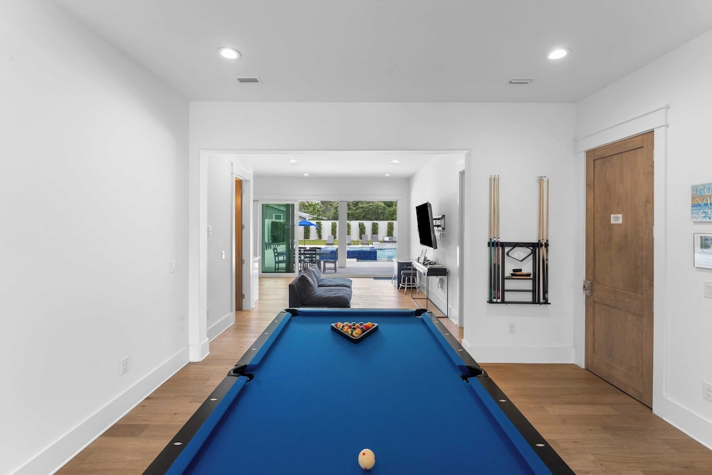 Walk to Beach + Pool, Hot Tub & Game Room 30A Ohana Grande by Avantstay