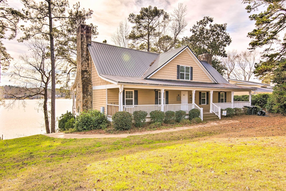 Lake Sinclair Retreat w/ Big Water Views & Dock! view 2