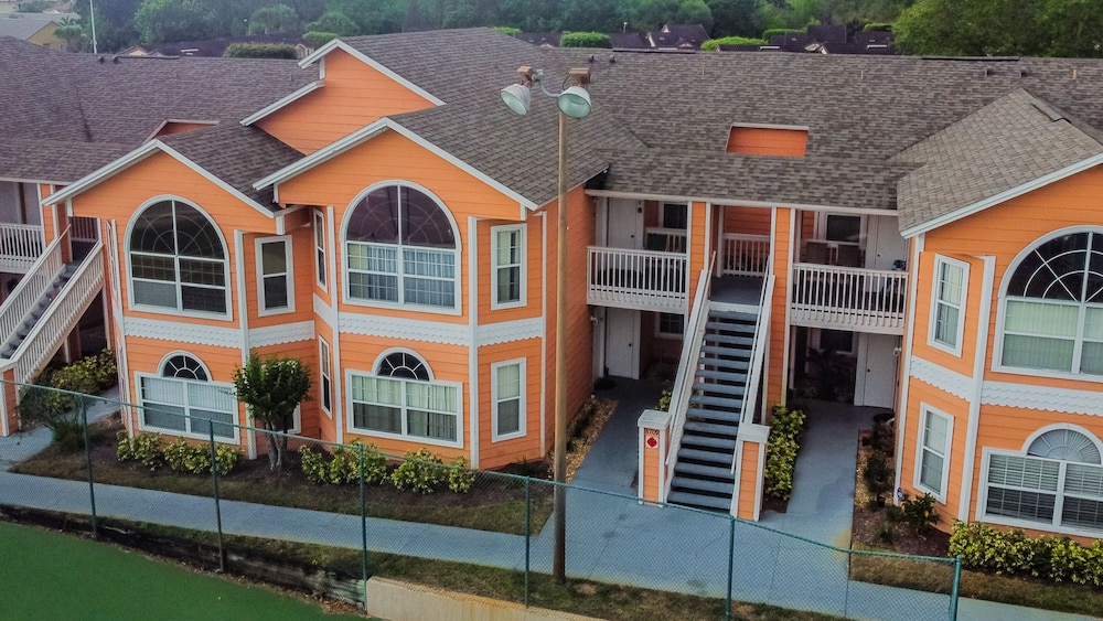 Near Theme Parks! Fabulous 3 BR Home, Star Wars Children's BR, Pool!