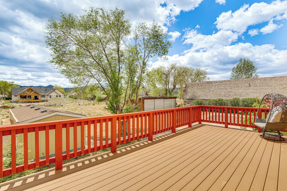Family Home w/ Mountain Views in Circleville!