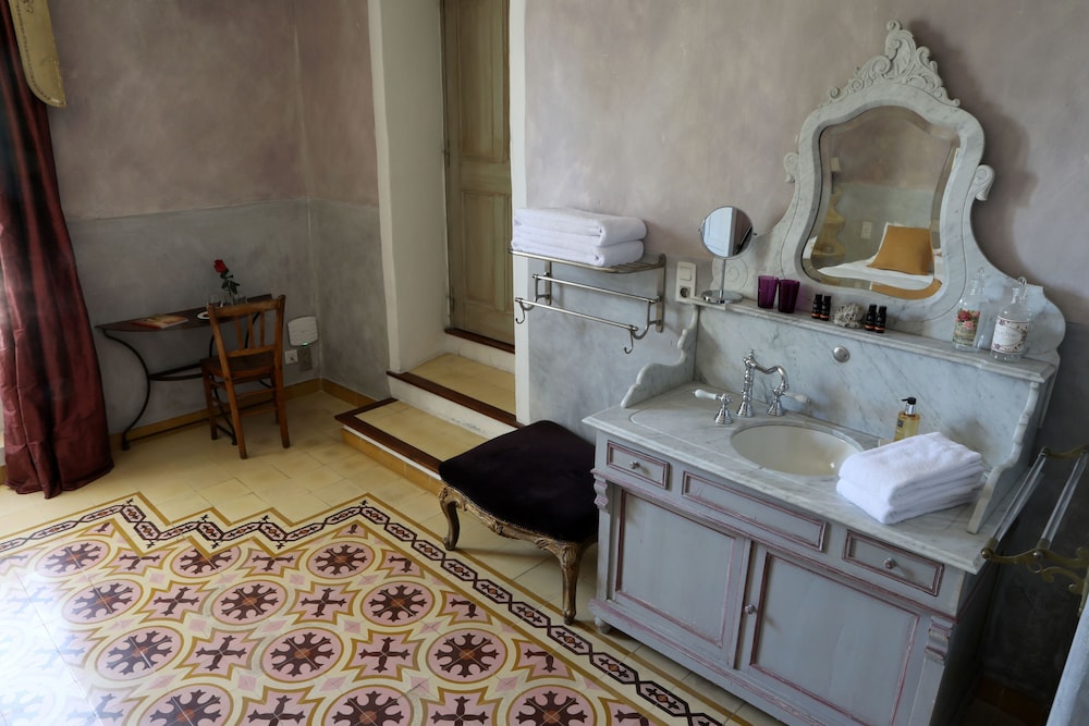 Orange Vacations - Justin de Provence - Property Image 1