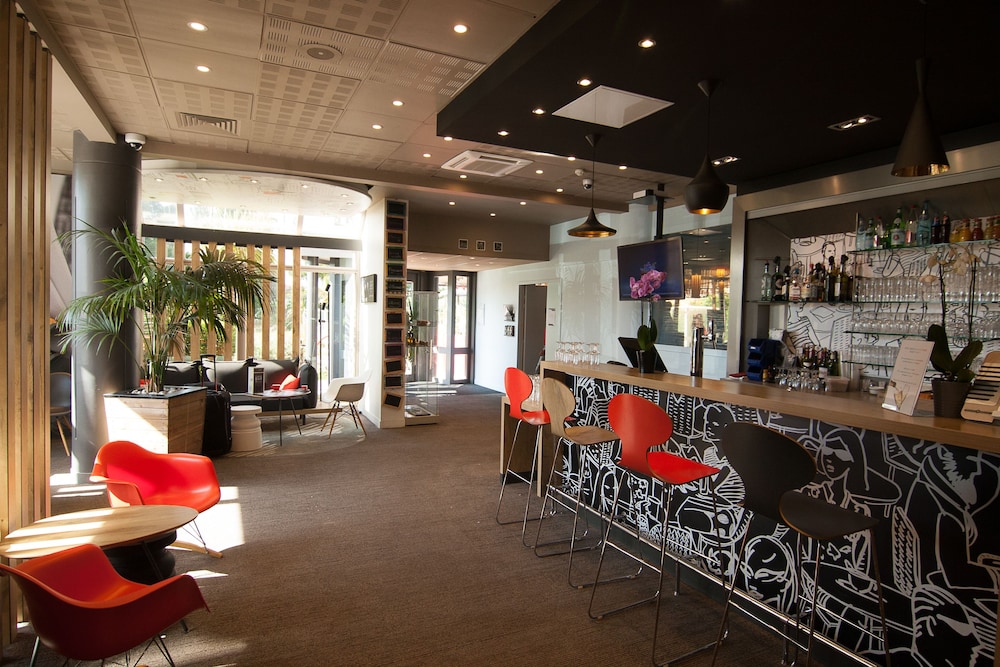 Vitrolles Vacations - ibis Marseille Provence Aeroport - Property Image 2