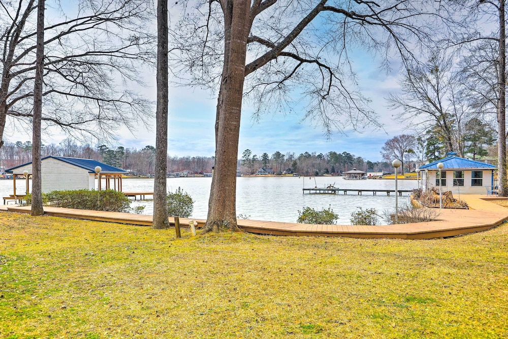 Lakefront Retreat With Private Docks  Gazebo! - Property Image 10