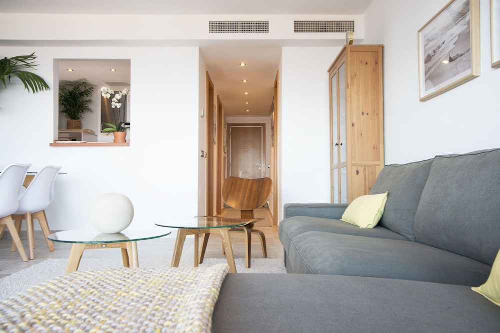 Penthouse M Reserva del Higueron 3 BEDROOMS. TRANSFER to the Beach and Train station. JACUZZI. WIFI. 2 PARKING. 2 SWIMMING POOL