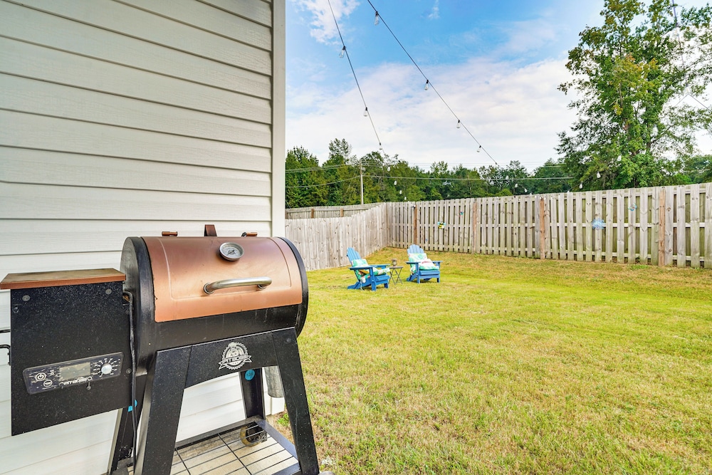 7 Mi to Dtwn Augusta! Modern Family Home