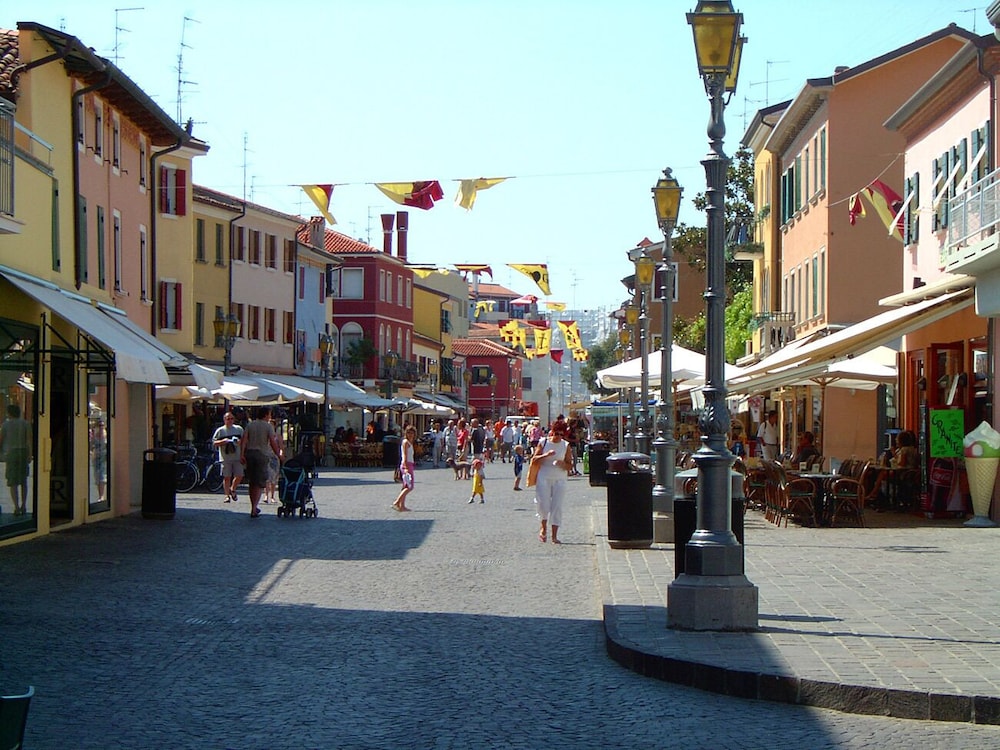 Photo 33