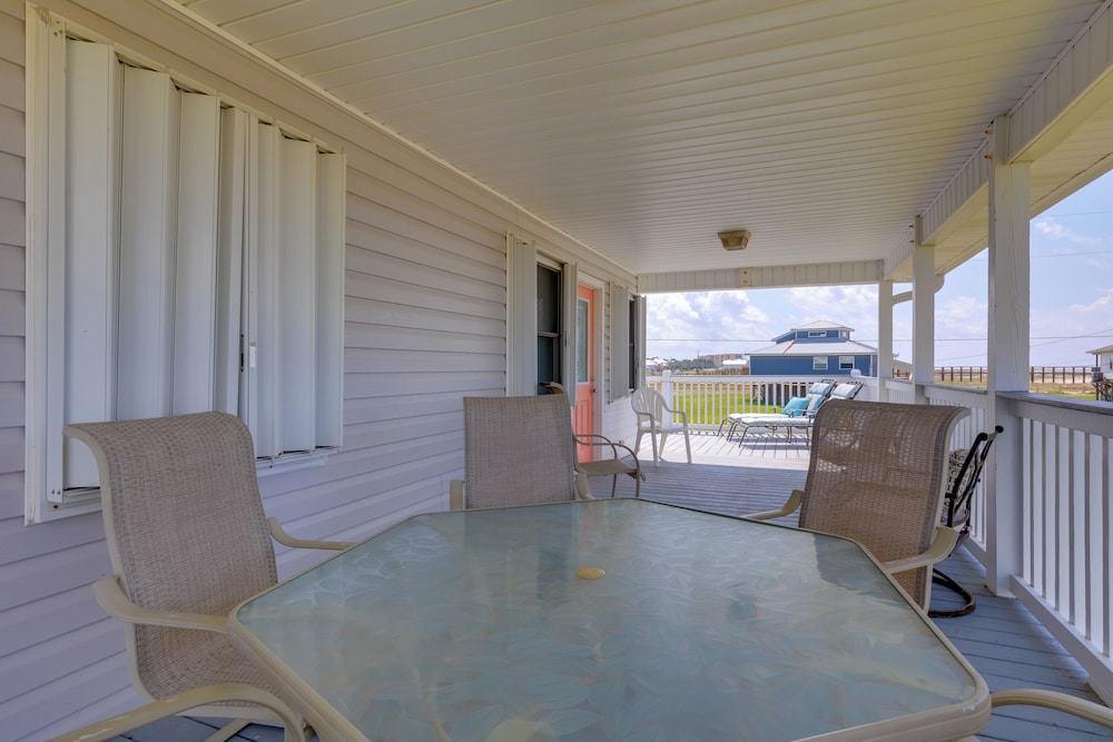1 Block to Gulf: Dauphin Island Retreat w/ Views