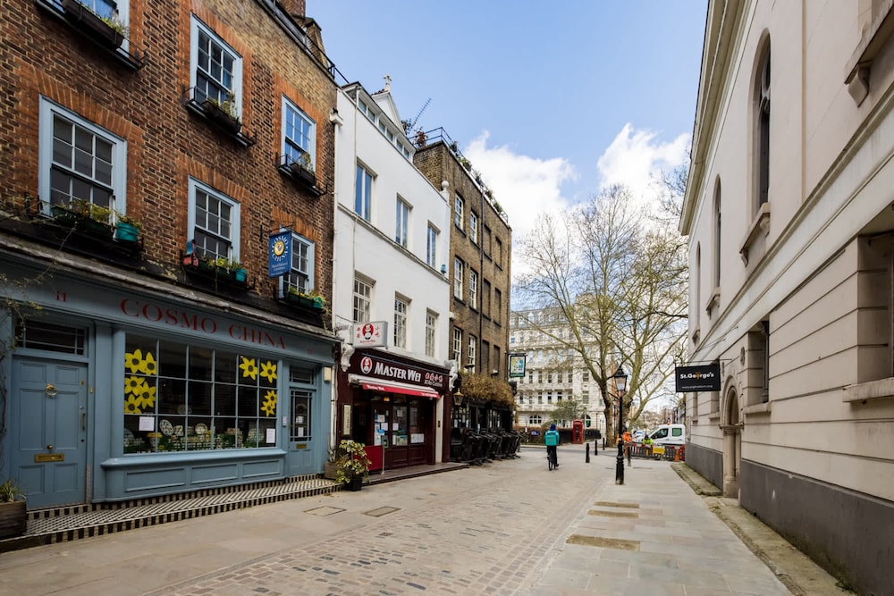 Contemporary Apartment in Central Bloomsbury