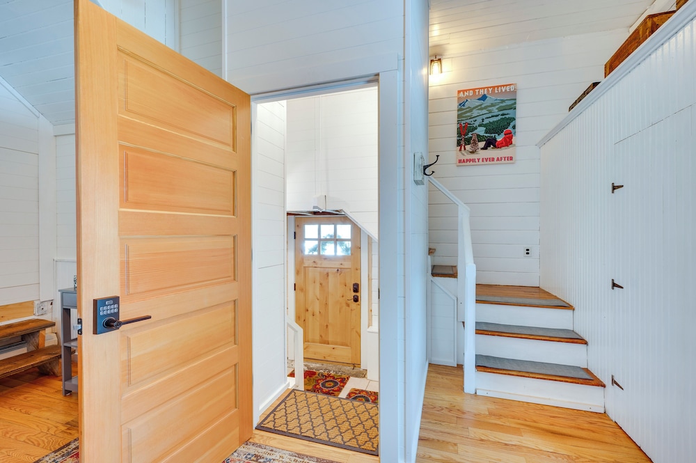 1 Mi to Cranmore Mountain: Charming Conway Apt!