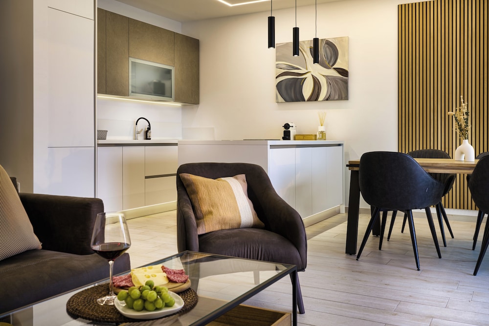 SalvatoreHomes - Torri del Benaco