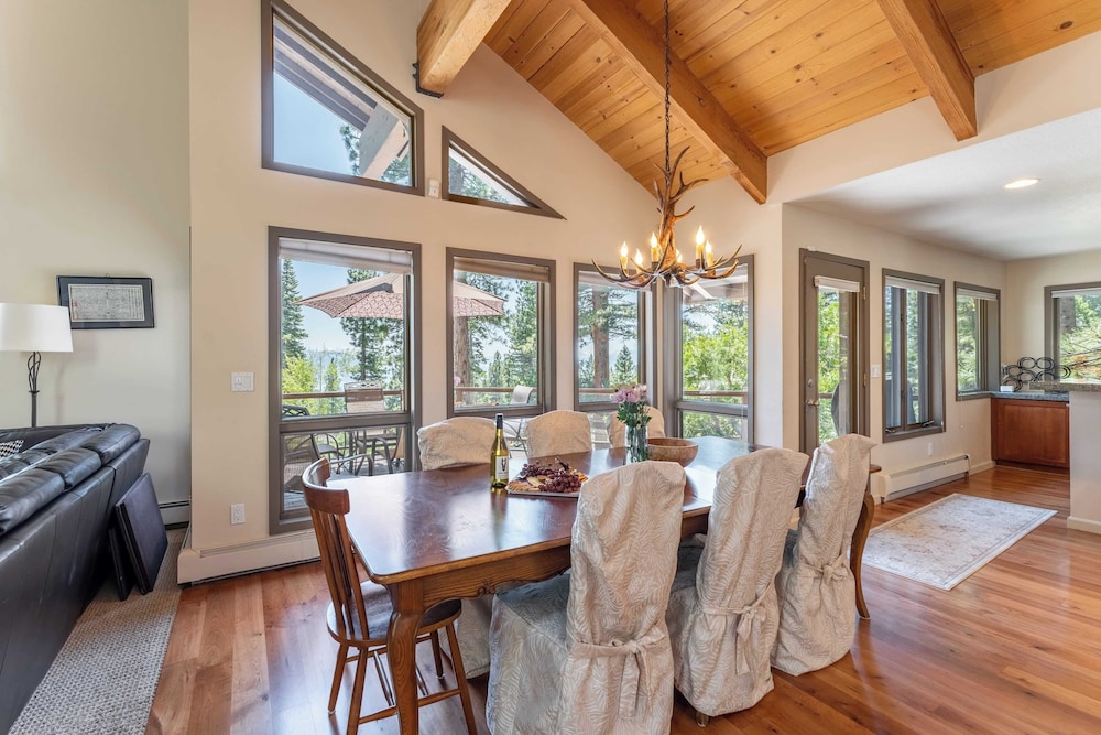 Crystal View by Avantstay Al Fresco Dining w/ View of Lake Tahoe + Crystal Bay