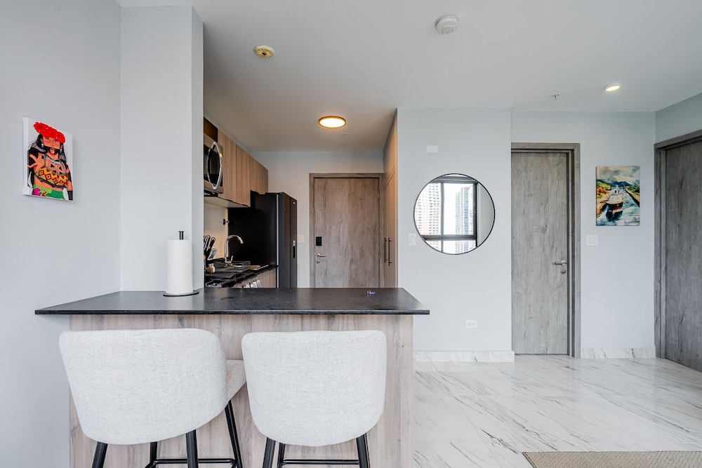w Situated 1BR w Beautiful View in Calle 50