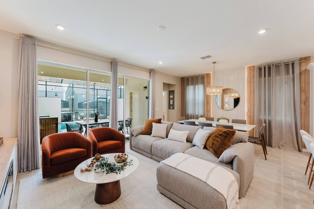 Themed 6BR Solara Near Disney Pool Summerkitchen