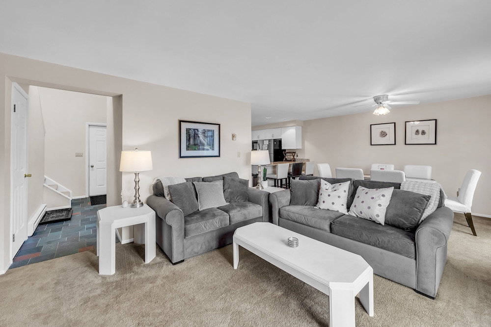Santanoni 60h - Renovated Townhome With Privacy 2 Bedroom Townhouse by The Summit at Gore Mountain