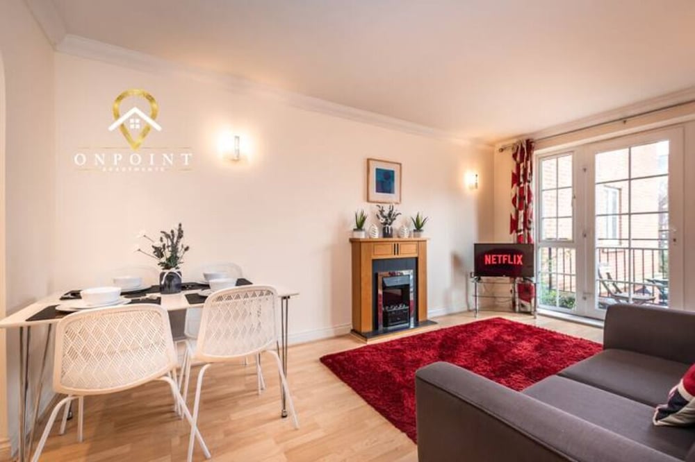 ONPOINT 2 Bedroom Apartment - River Kennet view 5