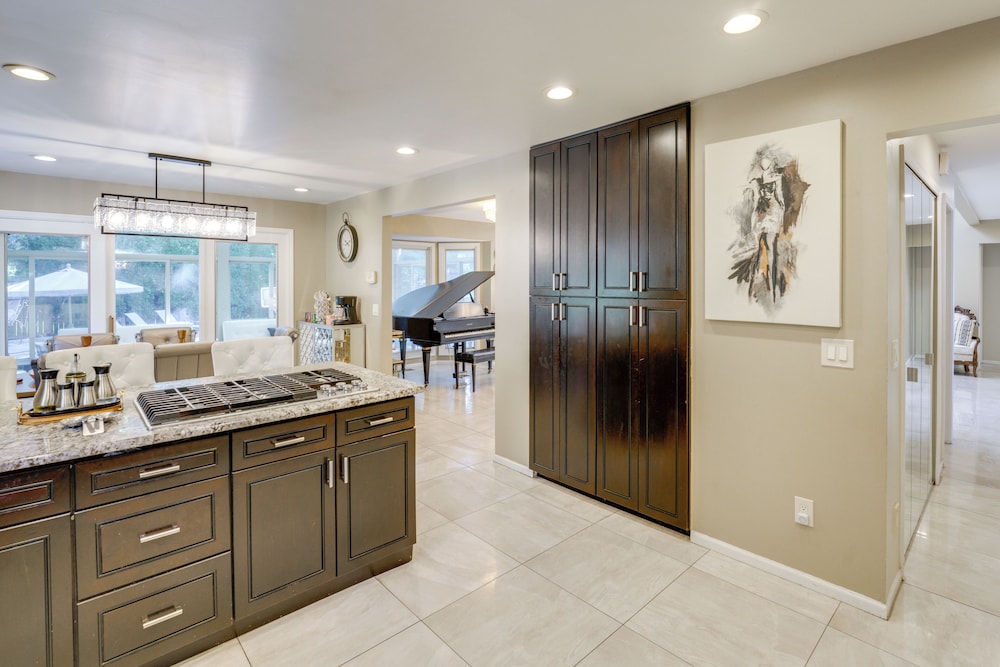 Indoor & Outdoor Entertainment! Luxe Michigan Home