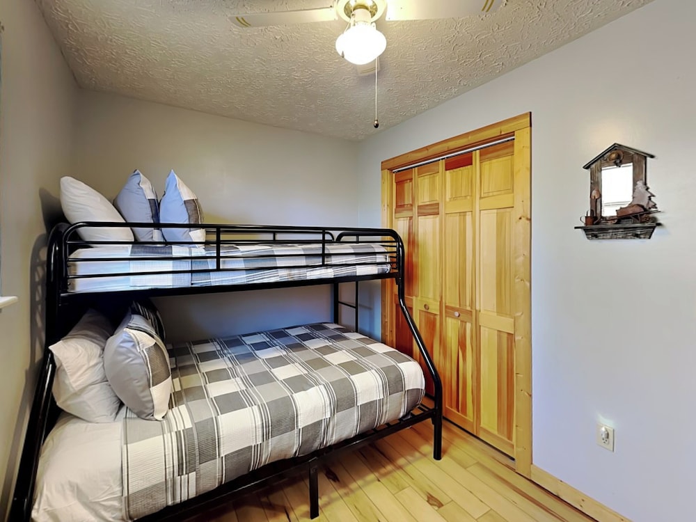 Honey Bear Hideaway by Jackson Mountain Rentals