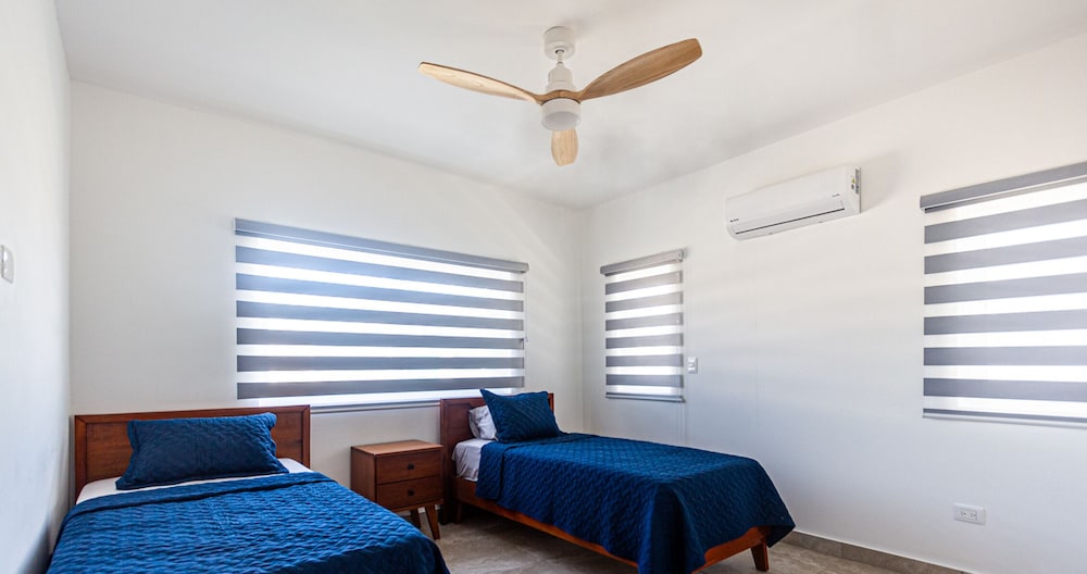 Spacious Family Suite, Ocean Village!