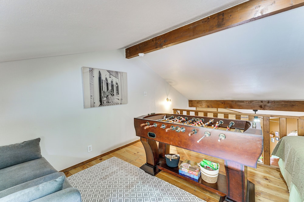 Red River Home w/ Ski Slope, Mtn & River Views!