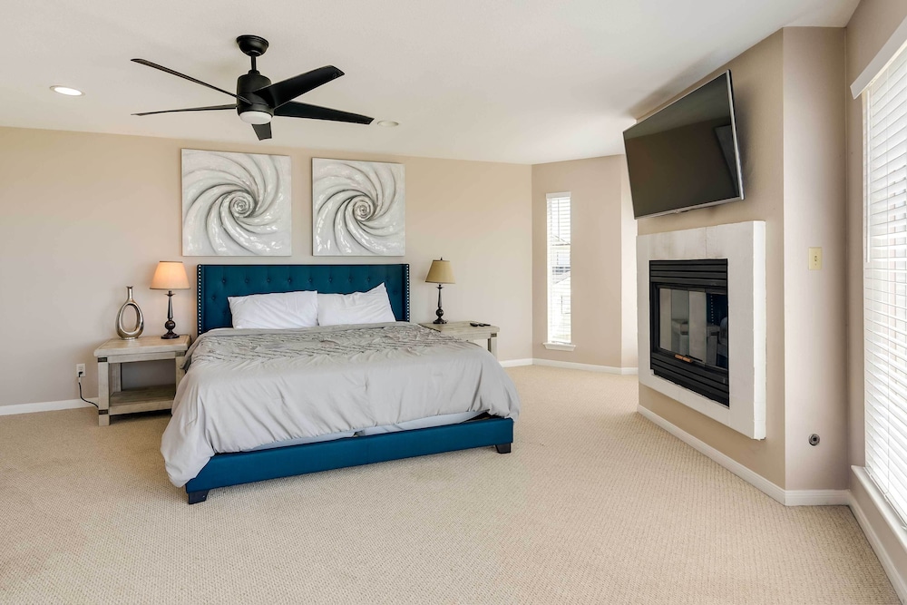 Pet-friendly Galveston Home w/ Wraparound Deck