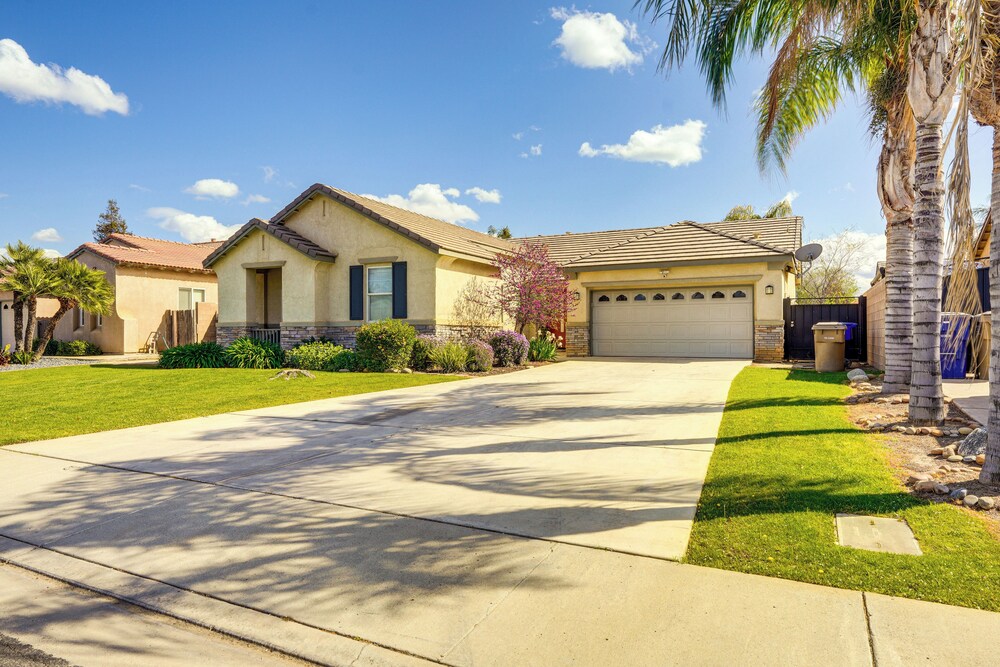 8 Mi to Beach Park: Bakersfield Gem w/ Yard!