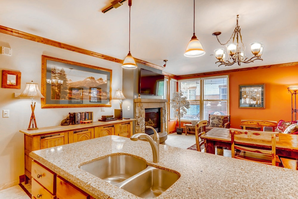 Summit County Vacations - Updated 1br Premier At Black Bear Lodge- Kids Ski Free 1 Bedroom Condo by RedAwning - Property Image 17