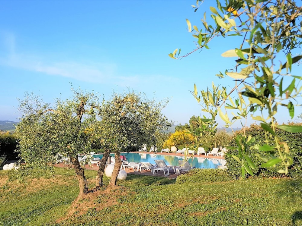 Apartment in Tuscany With Stunning Views view 3