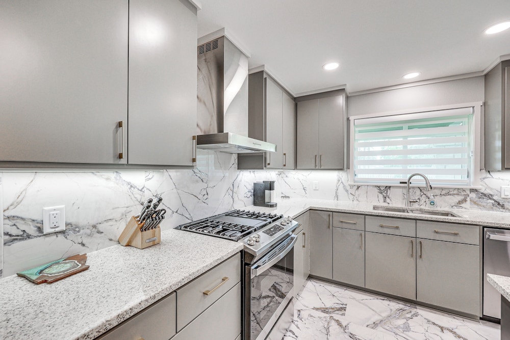 < 1 Mi to Sau: Newly Renovated Home w/ Yard!