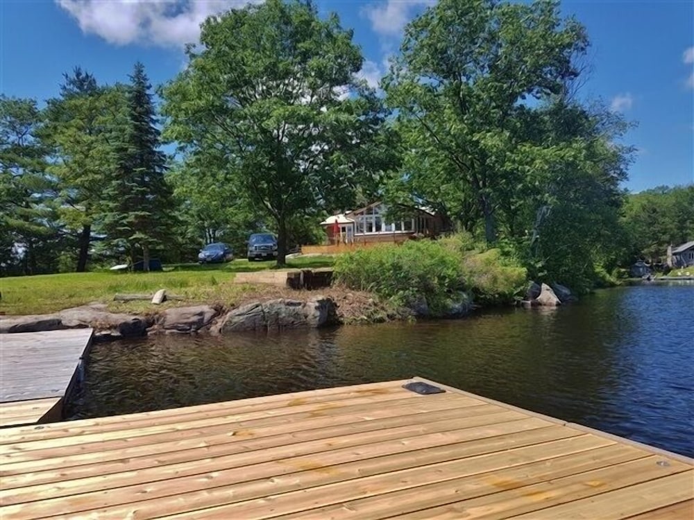 432 Weslemkoon Lake 4 Bedroom Cottage