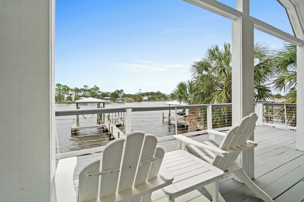 Lagoon Cocoon by Book That Condo