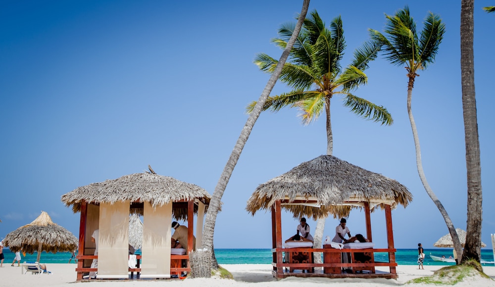 Los Corales Beach Village