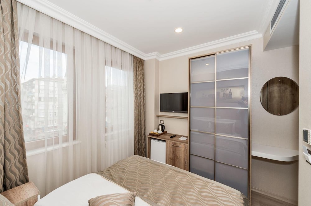 Alphonse Otel - Image 15