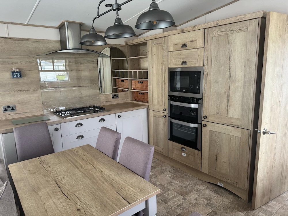Luxury 2 Bedroom van Pets go Free