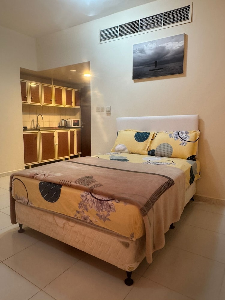 Furnished Studio Appartment in Burdubai