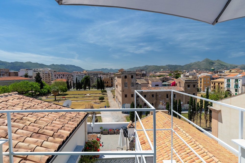 Tre terrazze in Piazza Magione view 3