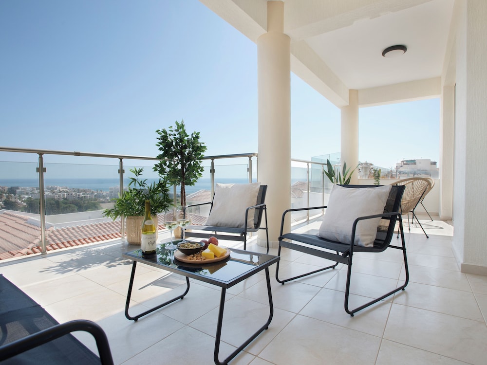 Sanders Seaview Paphos