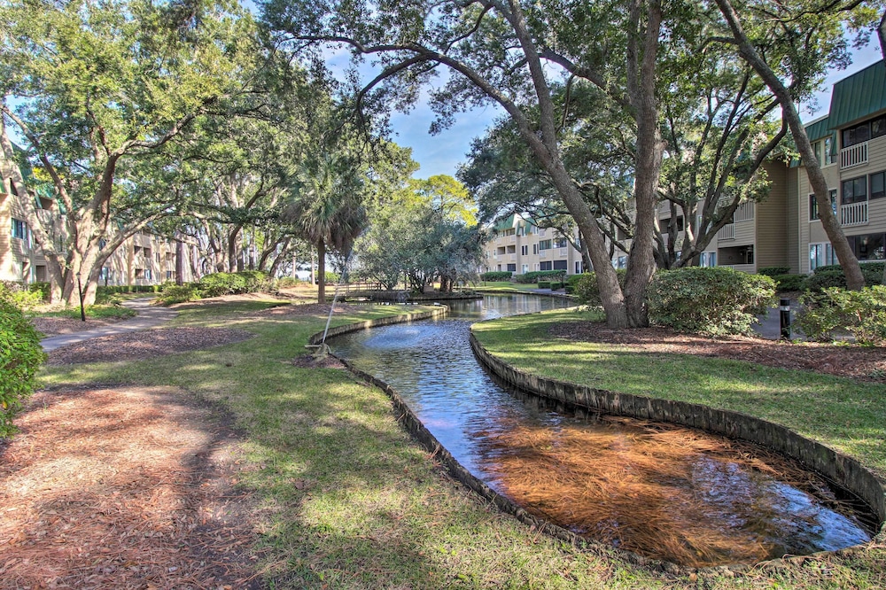 Steps to Beach & Pool Area: Hilton Head Condo