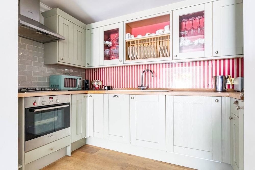 Westbourne Park Road Xvii by Onefinestay