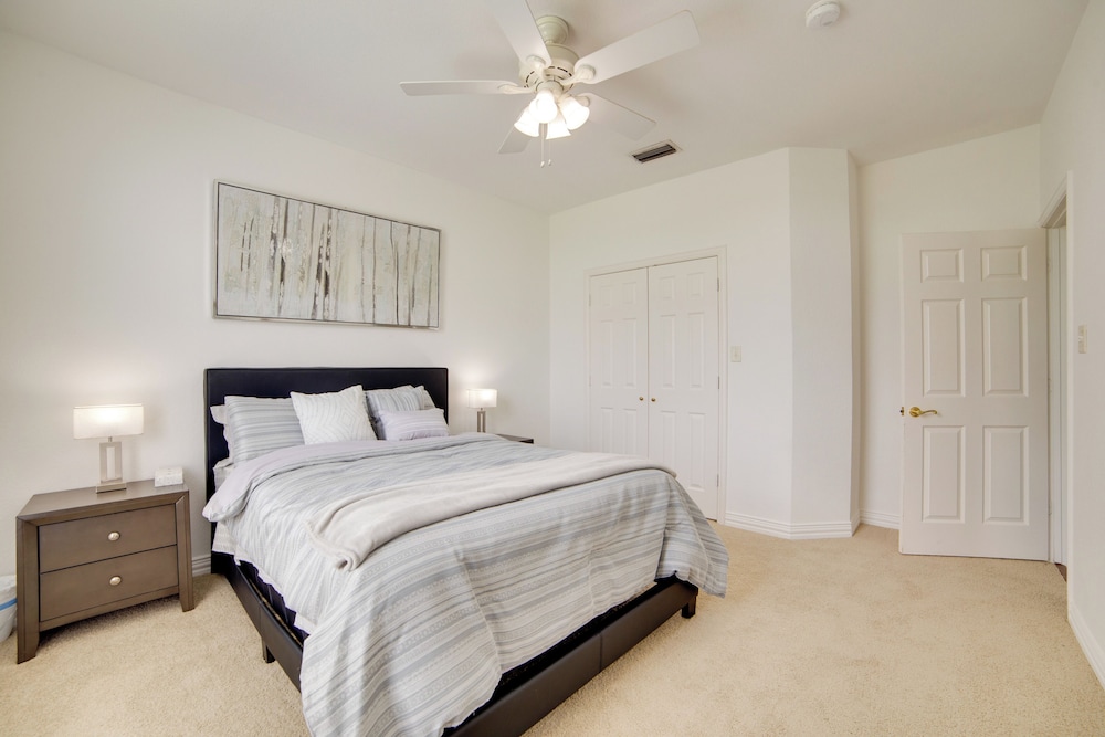 Game Room & Bar: Secluded Getaway in Farmersville