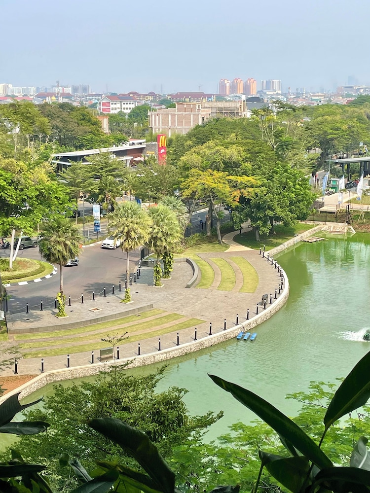 Lush Lakeside - Citra Luxury Apartments