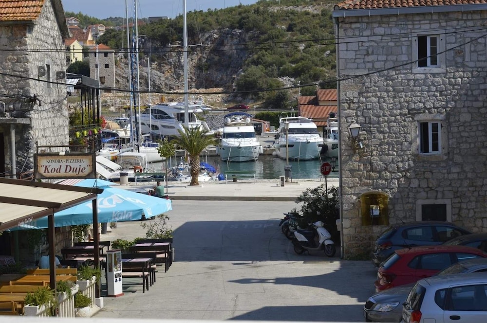 Cute apartment in stone house near sea