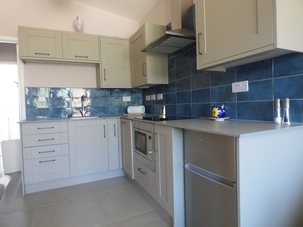 Gower - 2 Beds - Parking - EV Charger - Wifi