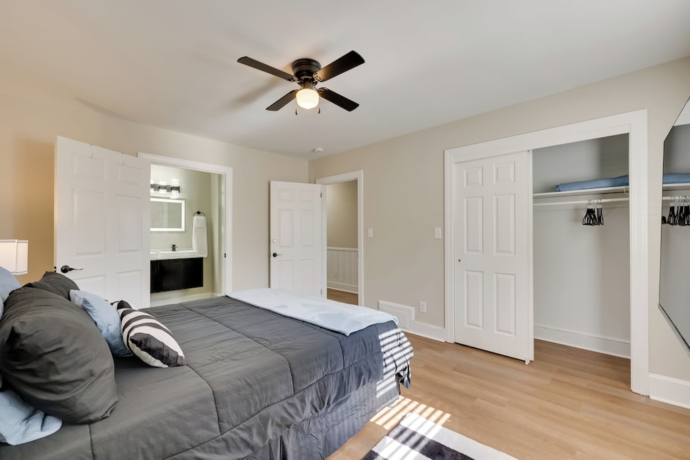 < 2 Mi to Ecu: Cozy Greenville Getaway w/ Porch!